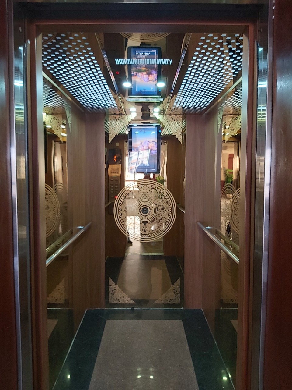 TTC Hotel Premium – Đà Lạt TAE lắp thang 